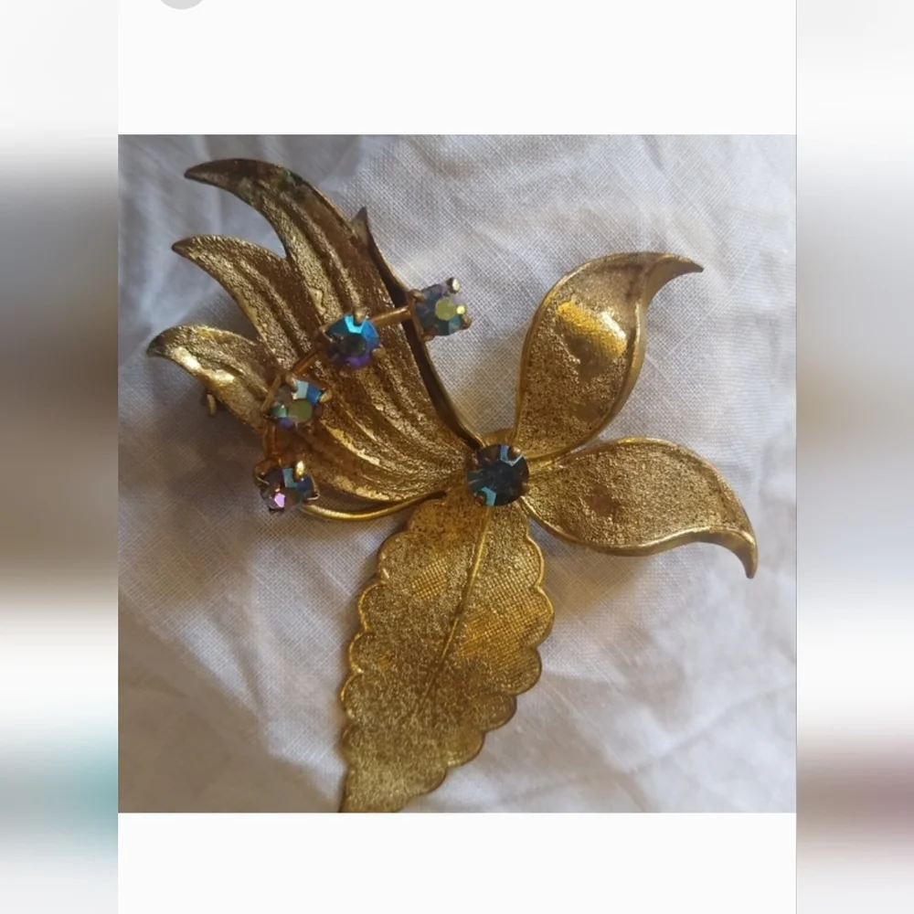 Estate elegant gold